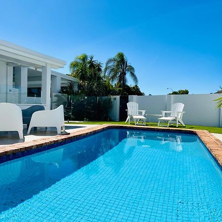 Reflections Broadbeach- Heated Pool! Complete Waterfront Entertainer With Huge Deck, Pool Table And Pontoon Villa Gold Coast Exterior photo