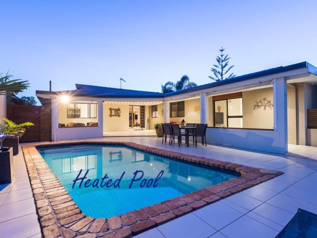 Reflections Broadbeach- Heated Pool! Complete Waterfront Entertainer With Huge Deck, Pool Table And Pontoon Villa Gold Coast Exterior photo